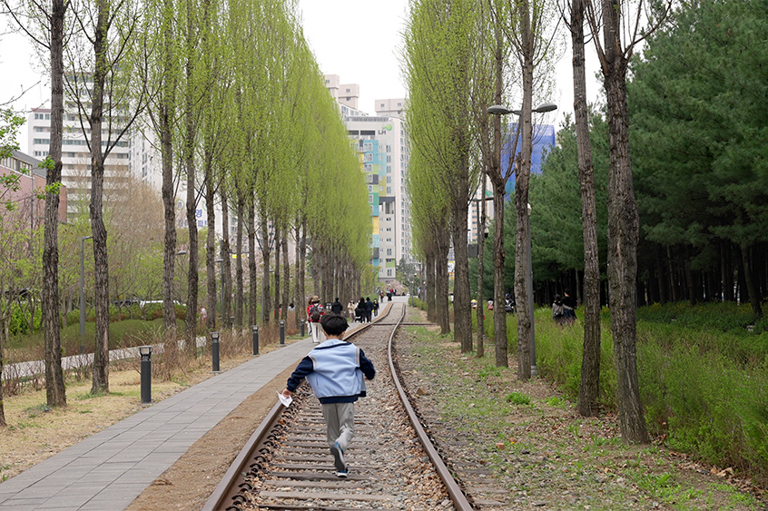 Korea Independent: Poetry on Land