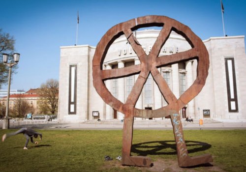 Castorf 75: 100 Jahre Volksbühne am Rosa-Luxemburg-Platz