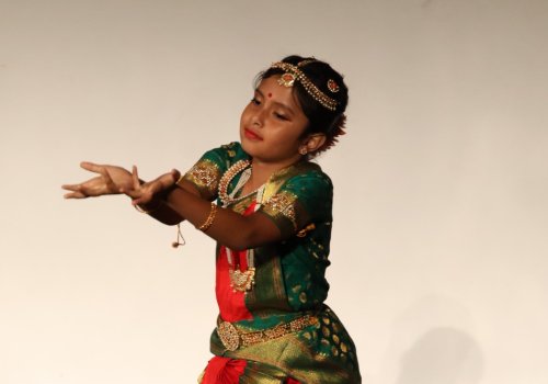 Colors of India - Live auf der Bühne: Celebrate the Stars - Big and Little!